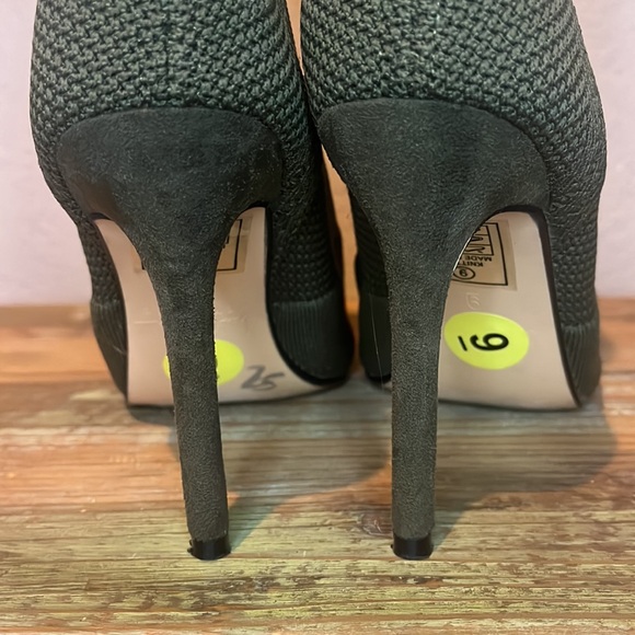 Nicole Miller Green Knitty Sweater Heeled Booties - Size 9 - Picture 7 of 9